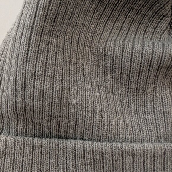 Gap Retro Gray Acrylic Knit Beanie/Hat with Logo - Picture 2 of 4